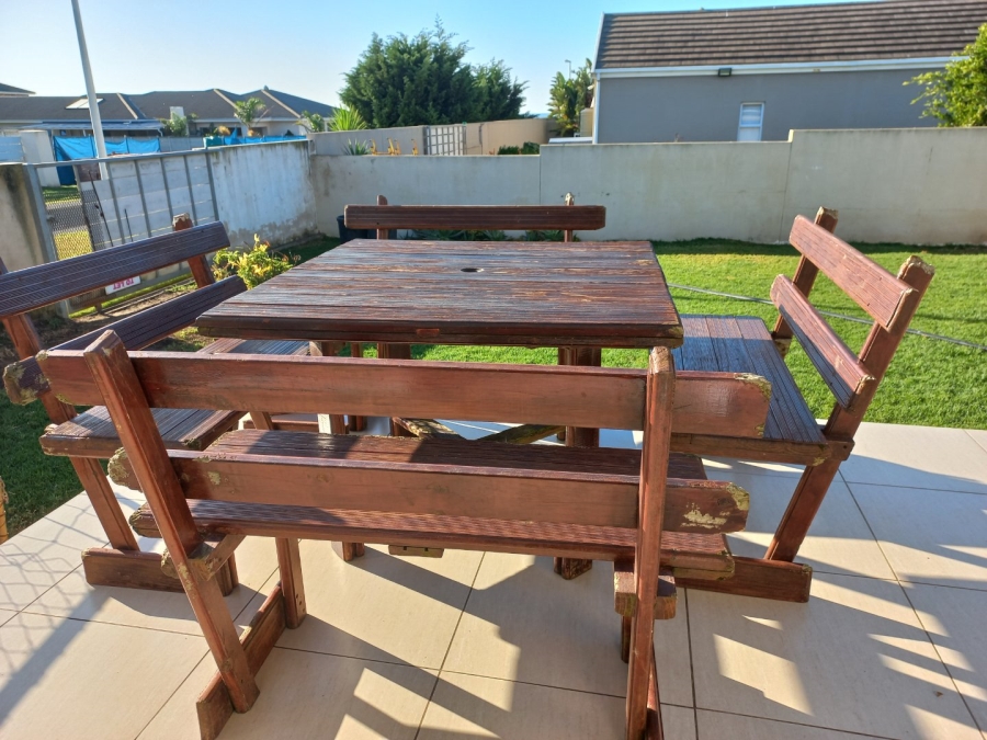 To Let 4 Bedroom Property for Rent in Kidds Beach Eastern Cape